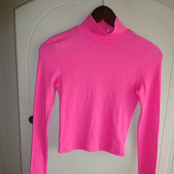 American Eagle Tops - NWOT American Eagle Cropped Ribbed Top XS/TP Long Sleeves Mock Neck Hot Pink